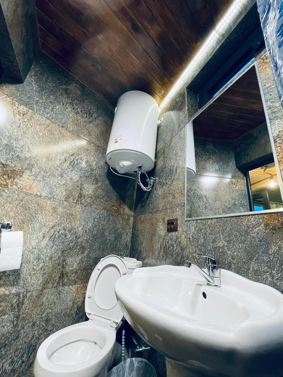 Tsotne'S Kingdom Apartment Вардзия Стая снимка