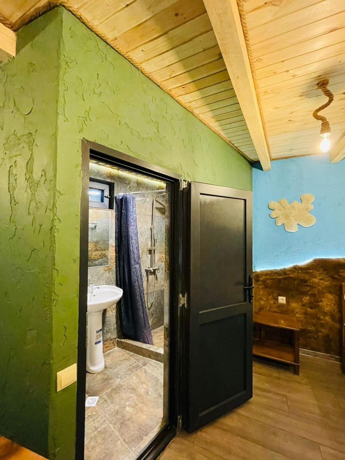 Tsotne'S Kingdom Apartment Вардзия Стая снимка