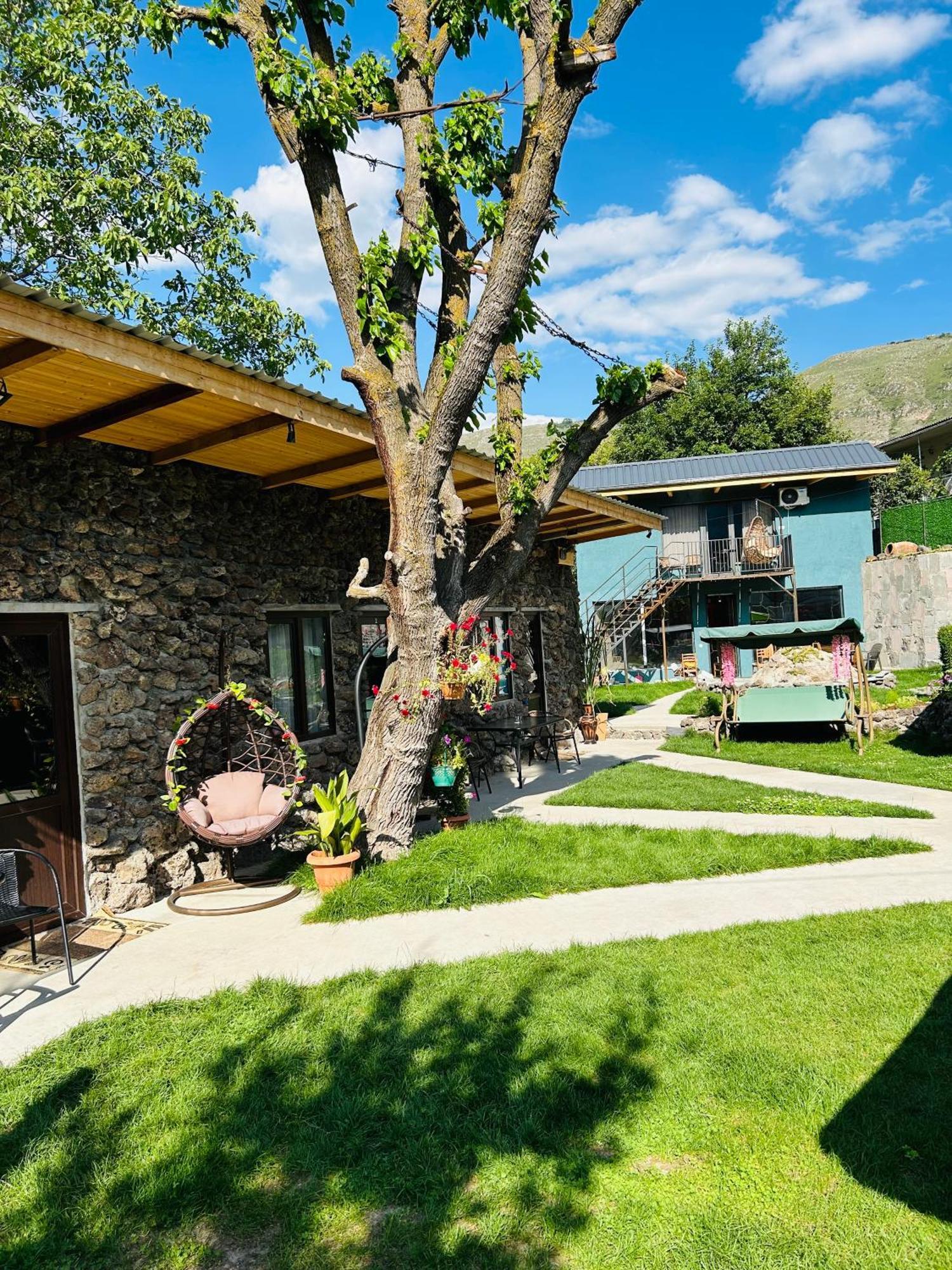 Tsotne'S Kingdom Apartment Вардзия Екстериор снимка